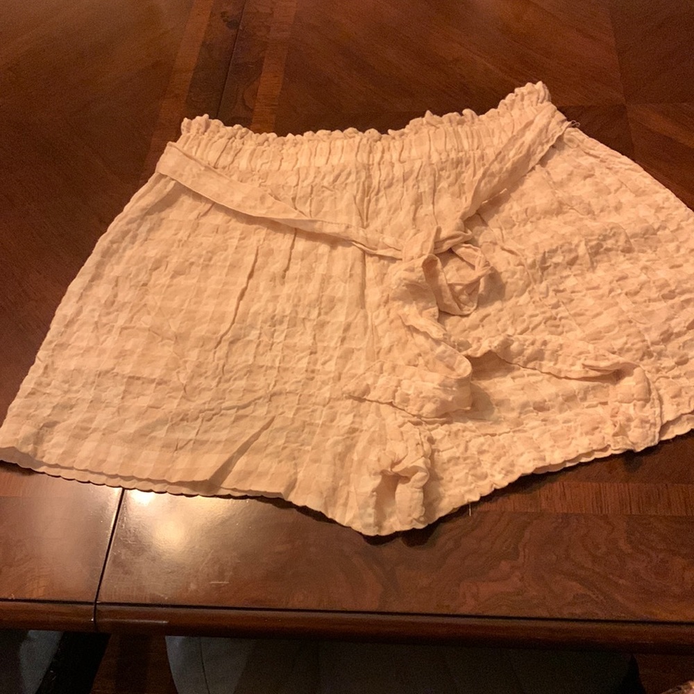 Shorts, beige and white square pattern, never worn with waist tie